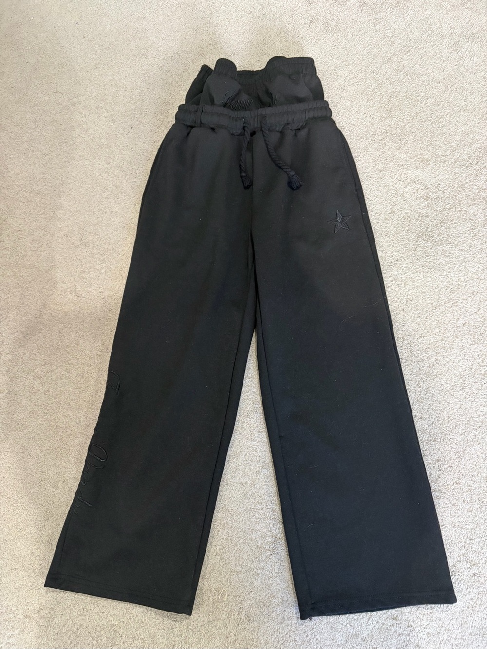 Forum Vondu Double Waiat Black Wide-Leg Drawstring Sweatpants in Medium